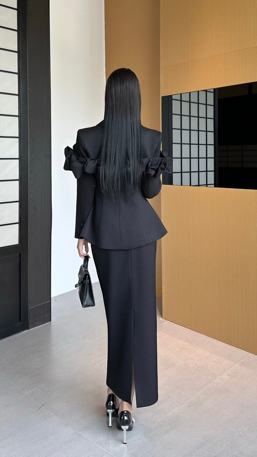 Bow shoulder pad suit
