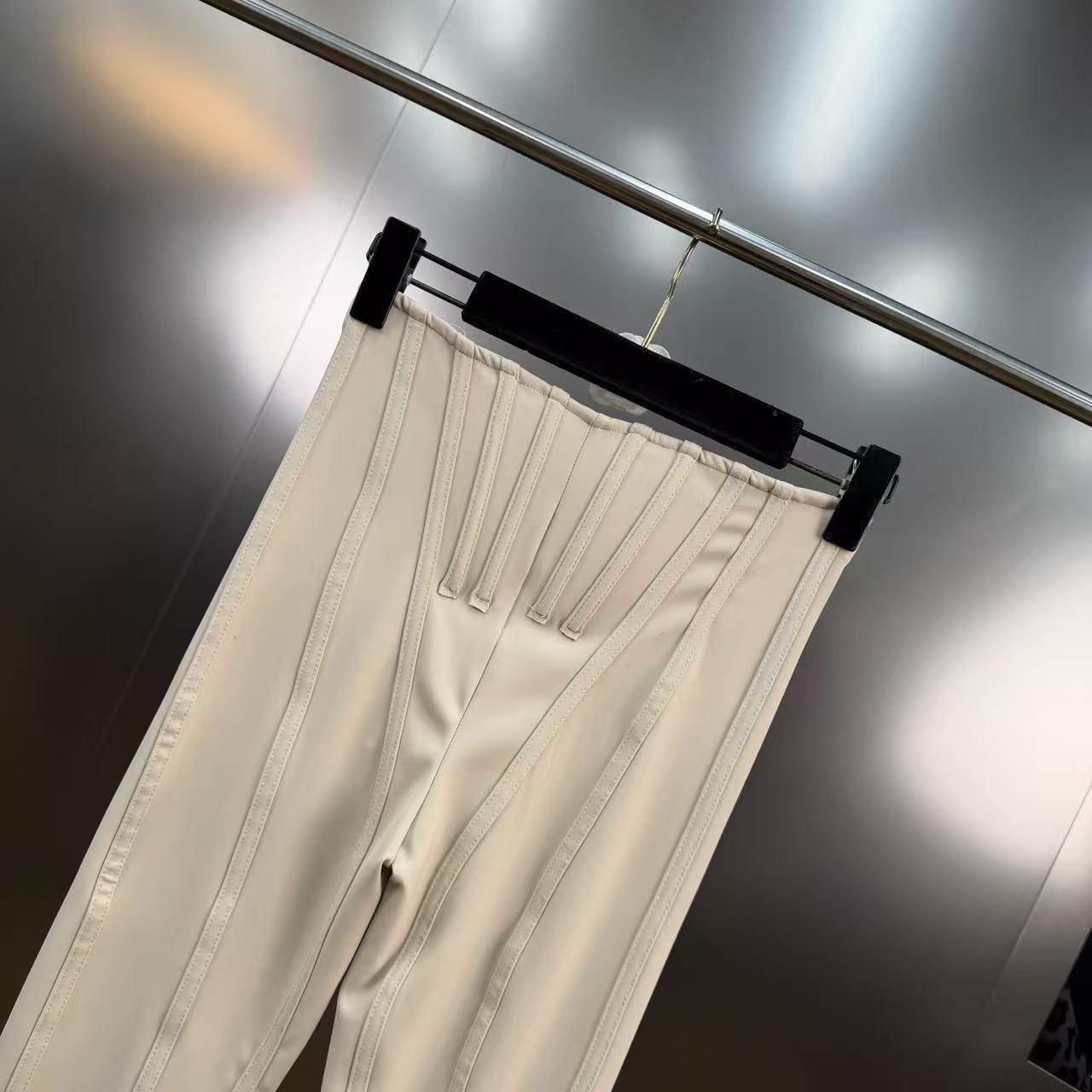 High waisted fishbone wist