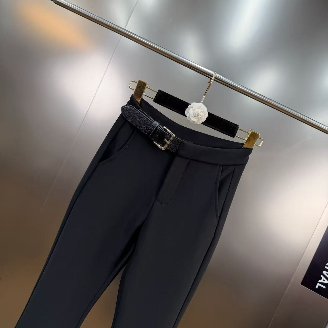 Micro flared slim fit with belt style