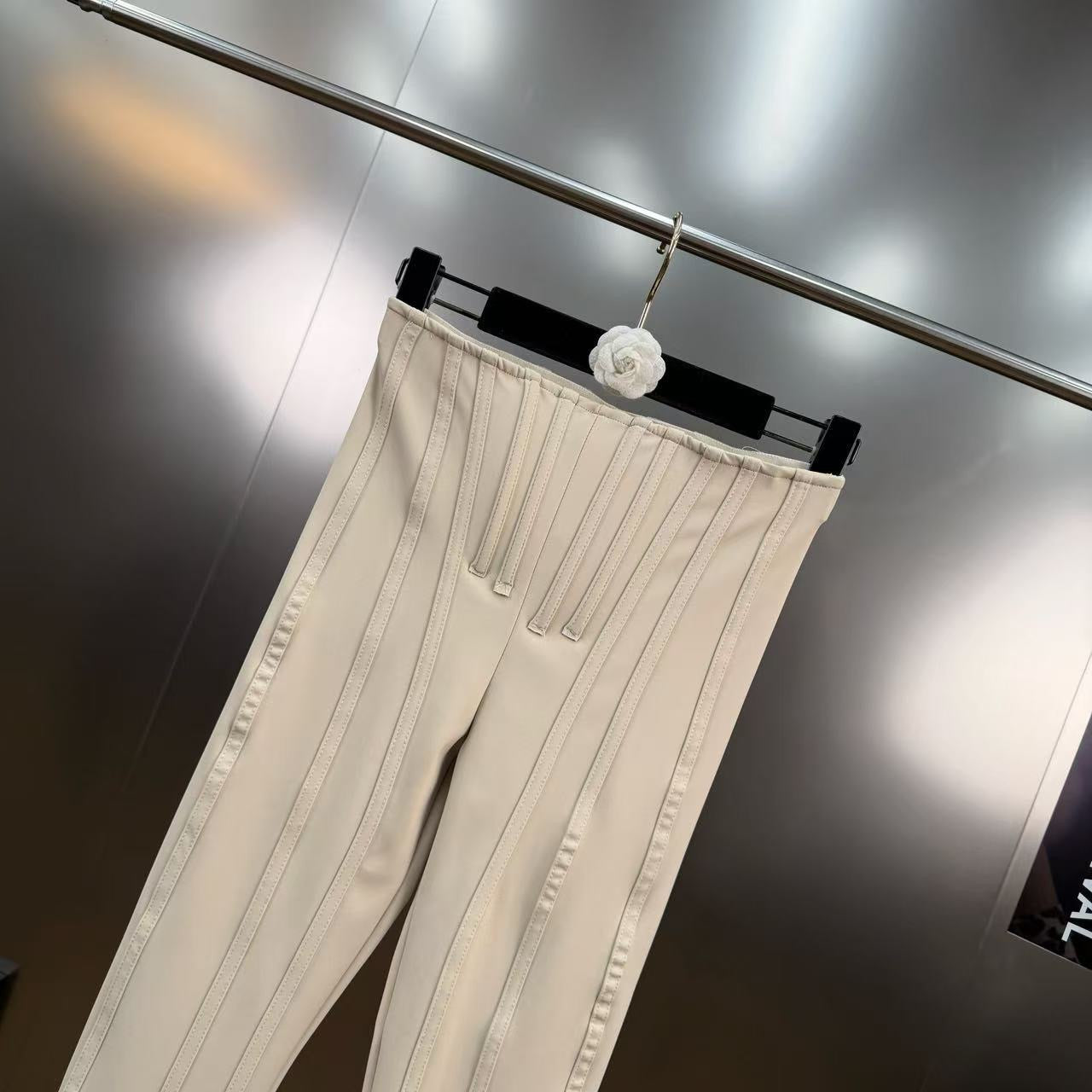 High waisted fishbone wist