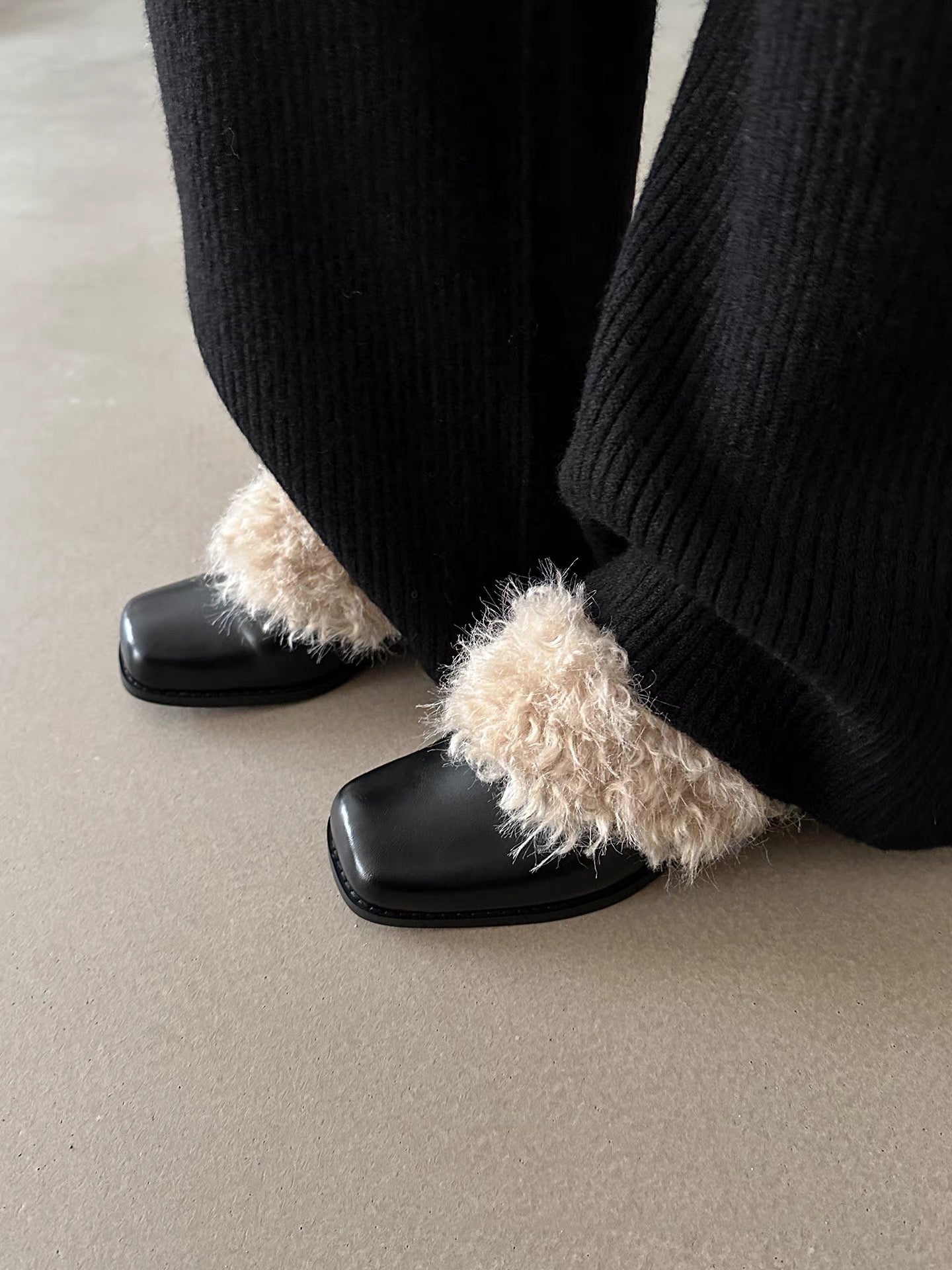 Fashionable and versatile shoes