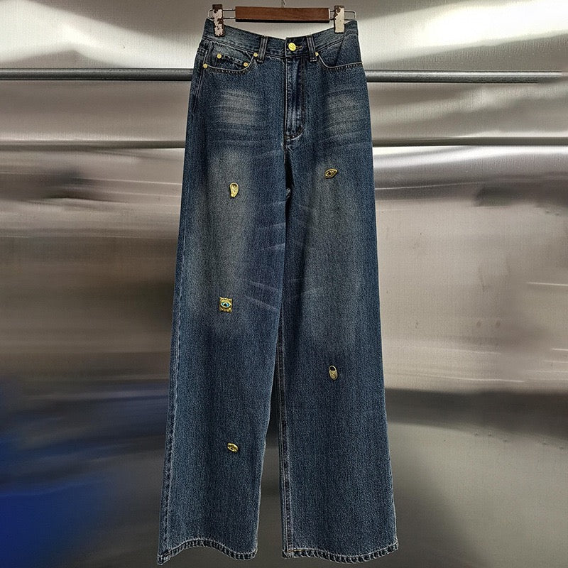 Trending eyes jeans