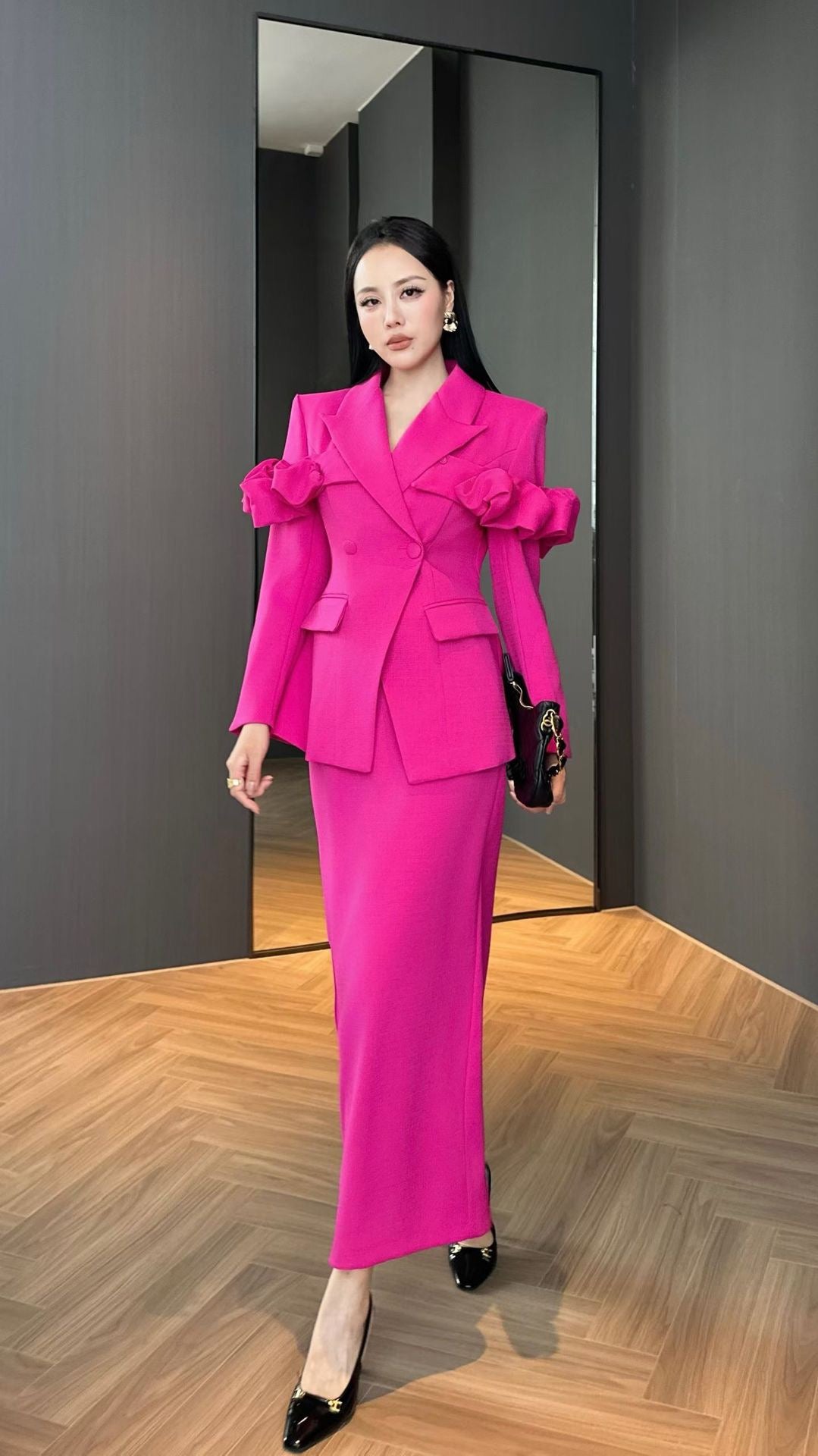 Bow shoulder pad suit