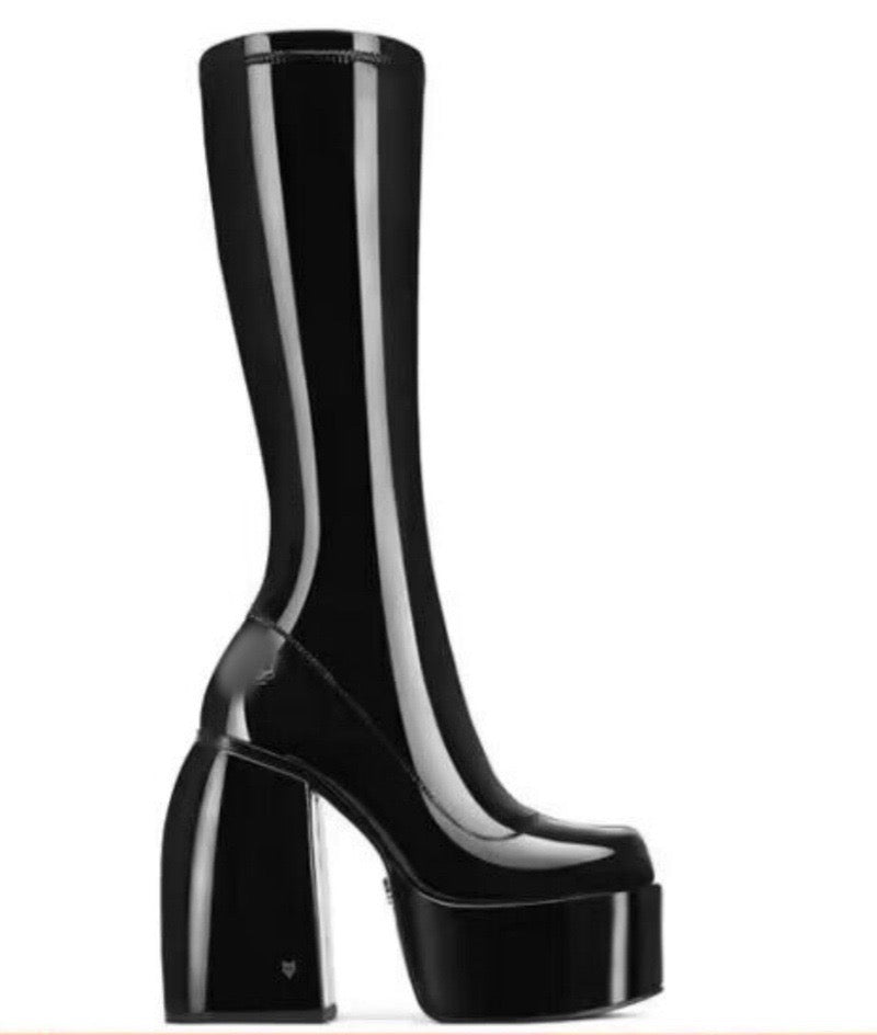 Metal fox fastener boots