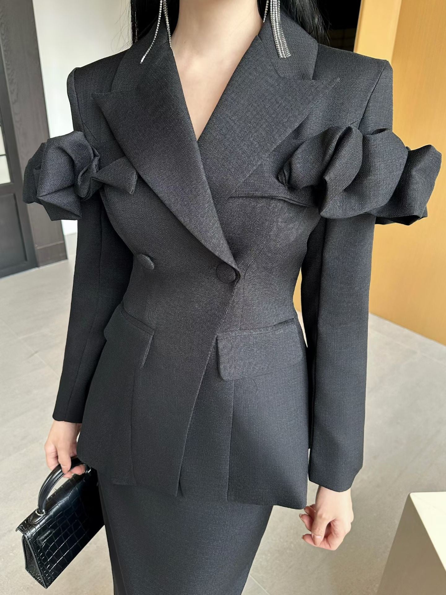 Bow shoulder pad suit
