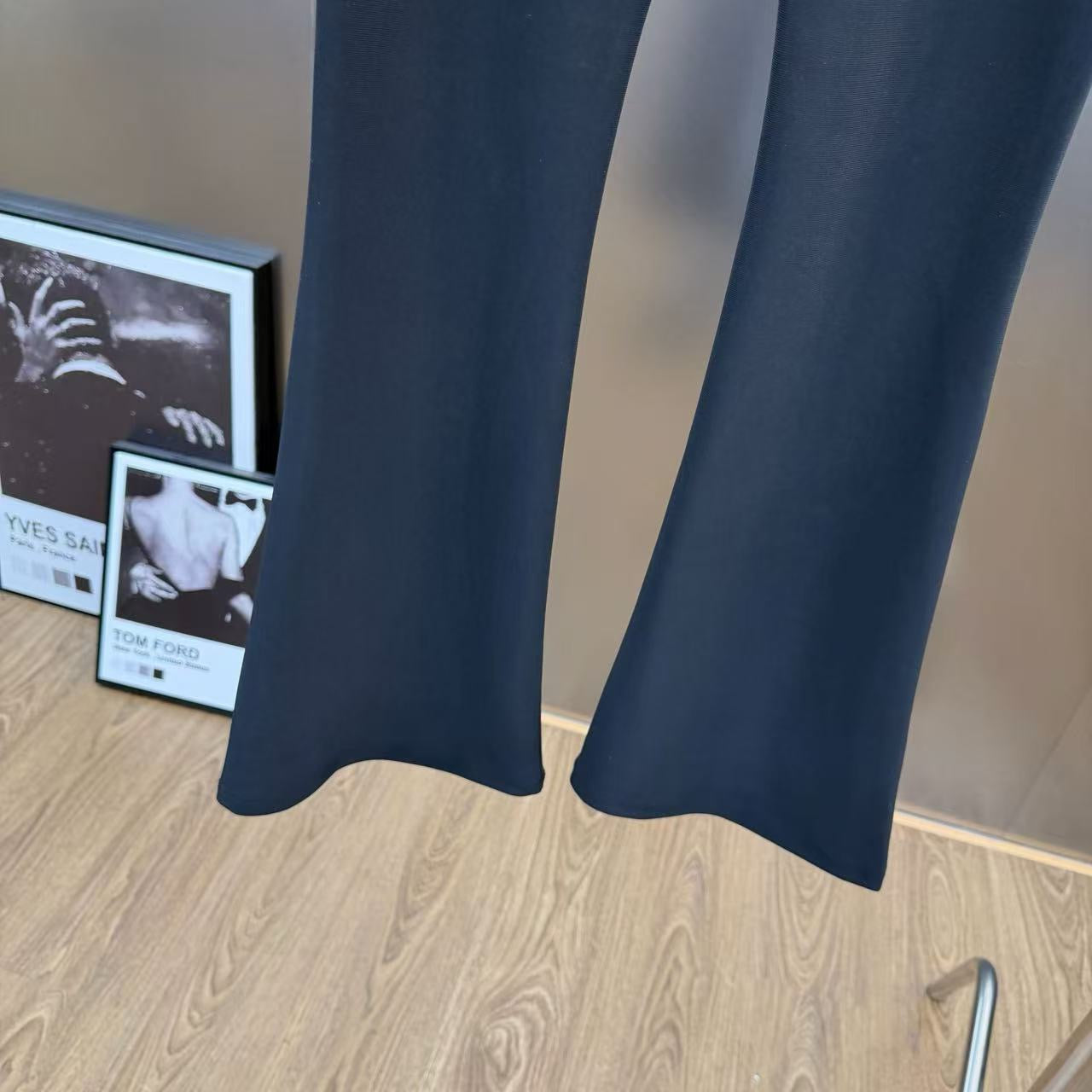 Micro flared slim fit with belt style