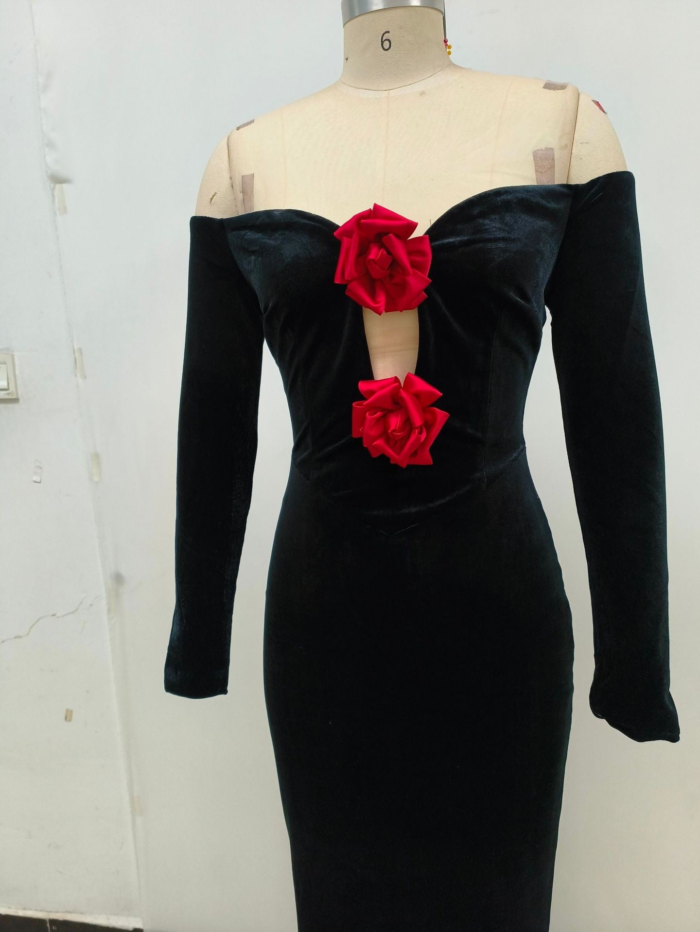 Sexy hot red flower style