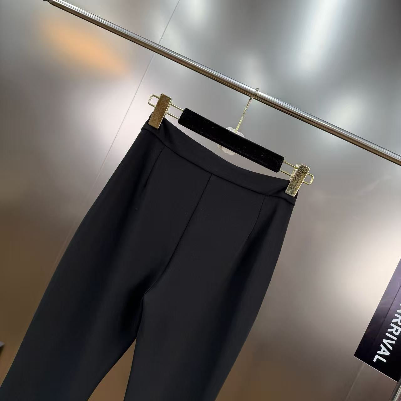 Micro flared slim fit with belt style