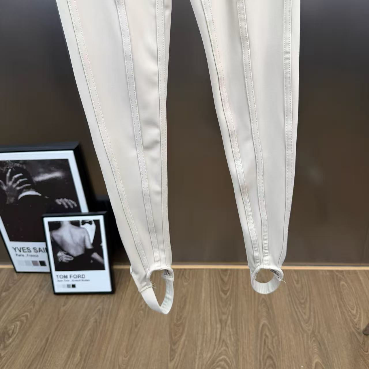 High waisted fishbone wist